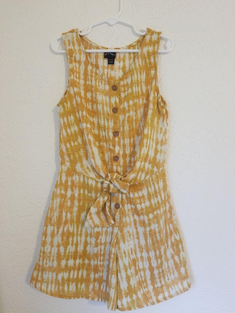 art class Yellow & White Tie-Dye Button-oh Front Romper with Waist Tie